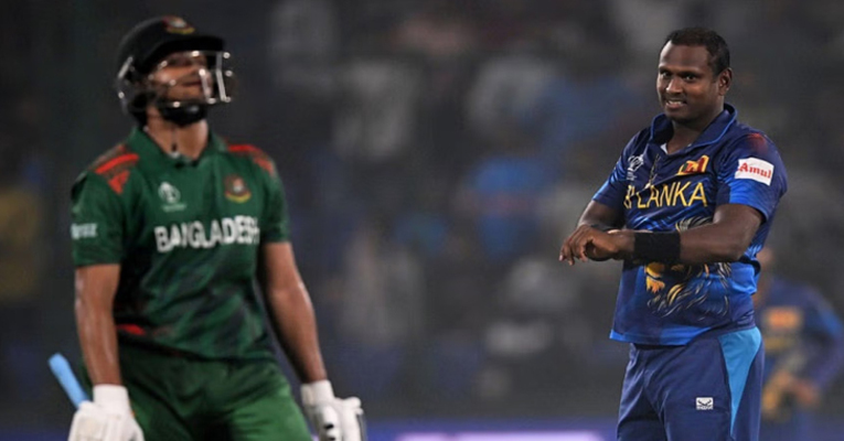 সাকিবকে পাথর ছুড়ে মারার হুমকি