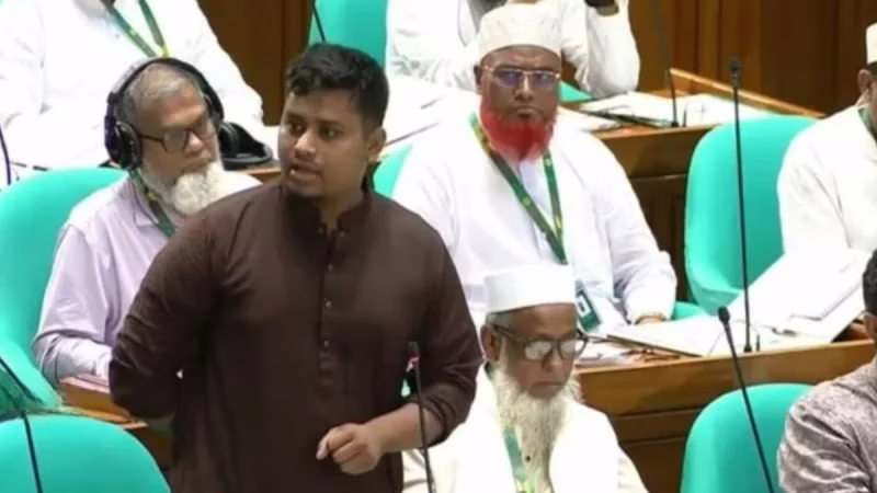 পাম্প বন্ধ হয়ে যাচ্ছে, গাড়ির সারি মন্ত্রী কি দেখতে পাচ্ছেন না’